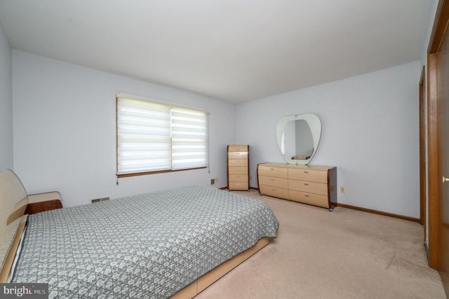 152 NAUTILUS DR, Manahawkin, NJ 08050