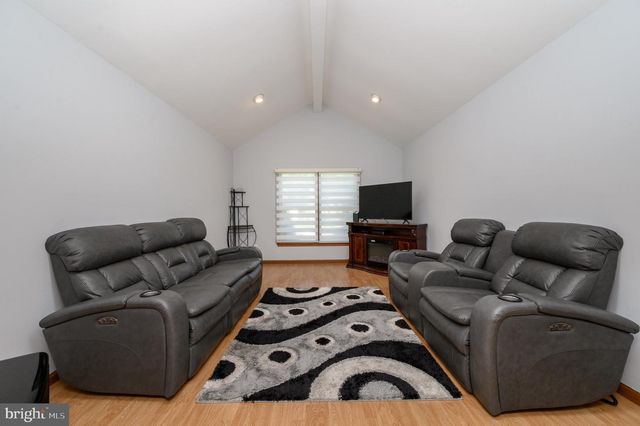 152 NAUTILUS DR, Manahawkin, NJ 08050