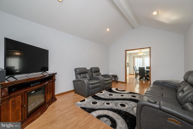 152 NAUTILUS DR, Manahawkin, NJ 08050