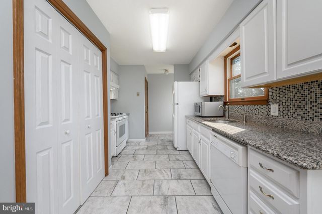 152 NAUTILUS DR, Manahawkin, NJ 08050