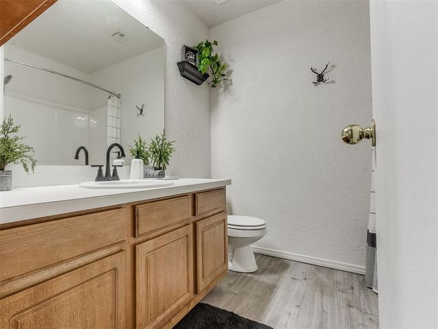 9200 Checkerbloom Drive, Oklahoma City, OK 73165