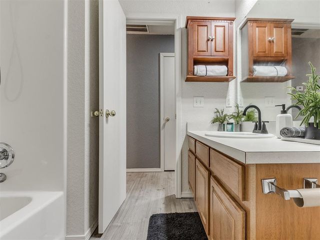 9200 Checkerbloom Drive, Oklahoma City, OK 73165