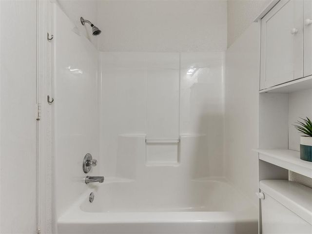 9200 Checkerbloom Drive, Oklahoma City, OK 73165