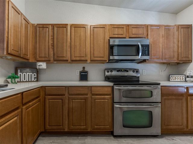 9200 Checkerbloom Drive, Oklahoma City, OK 73165