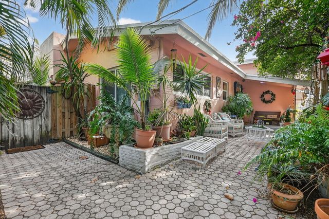 460 SE 18th Avenue, Deerfield Beach, FL 33441