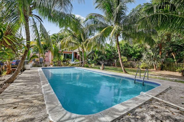 460 SE 18th Avenue, Deerfield Beach, FL 33441