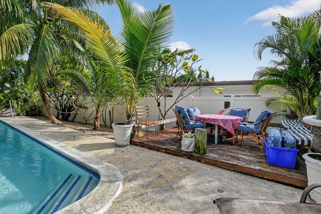 460 SE 18th Avenue, Deerfield Beach, FL 33441