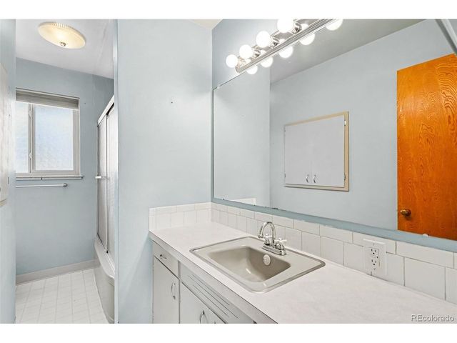 645 S Washington Cir, Englewood, CO 80113