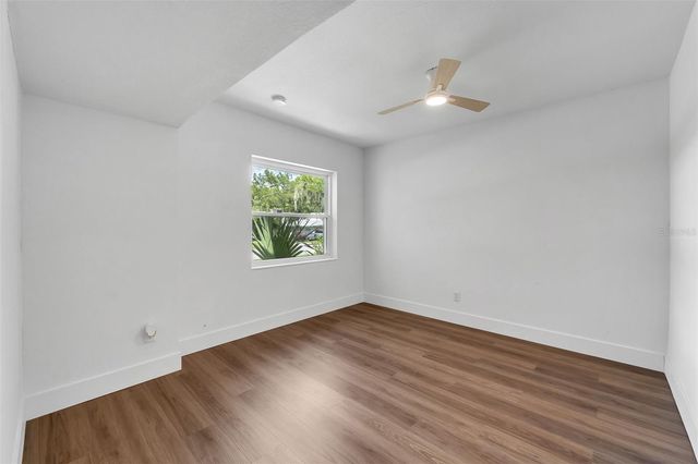 180 N KENTUCKY AVENUE, Umatilla, FL 32784
