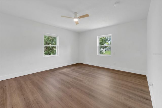 180 N KENTUCKY AVENUE, Umatilla, FL 32784
