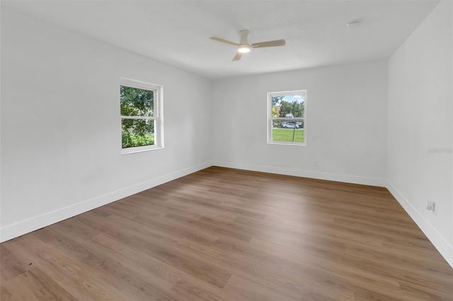 180 N KENTUCKY AVENUE, Umatilla, FL 32784