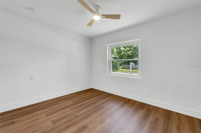 180 N KENTUCKY AVENUE, Umatilla, FL 32784