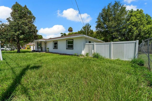 180 N KENTUCKY AVENUE, Umatilla, FL 32784