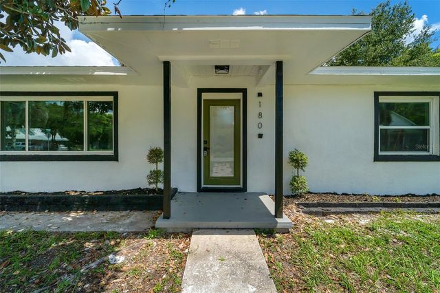 180 N KENTUCKY AVENUE, Umatilla, FL 32784