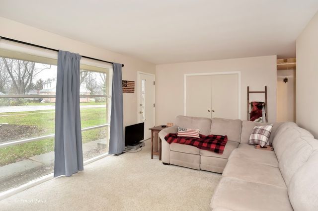 425 E Broadway Avenue, Crystal Lake, IL 60014