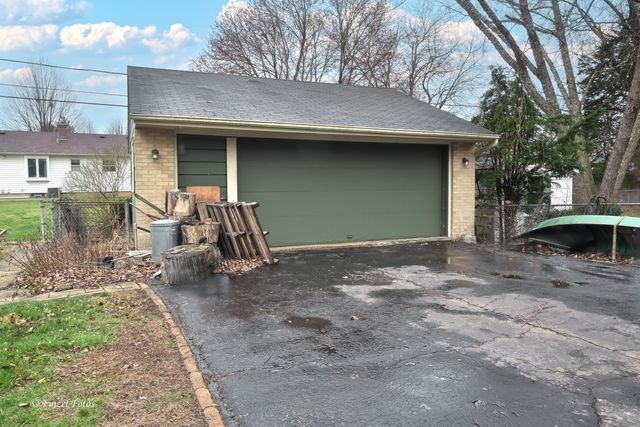 425 E Broadway Avenue, Crystal Lake, IL 60014