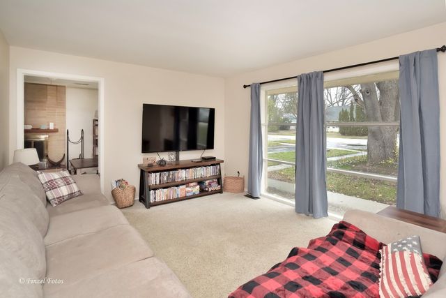 425 E Broadway Avenue, Crystal Lake, IL 60014