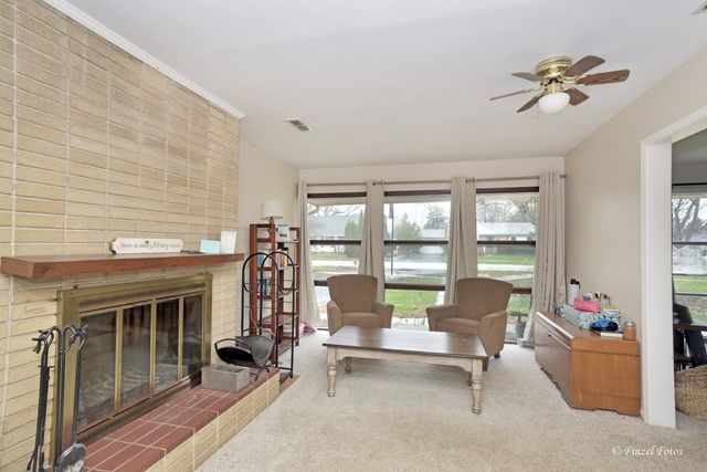 425 E Broadway Avenue, Crystal Lake, IL 60014