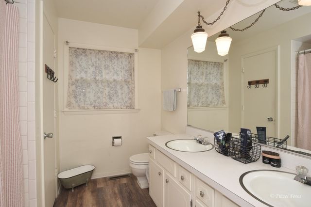 425 E Broadway Avenue, Crystal Lake, IL 60014