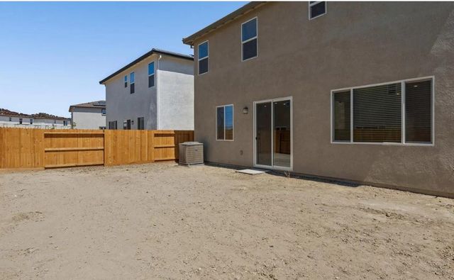 7 Holliston Ct, Sacramento, CA 95835