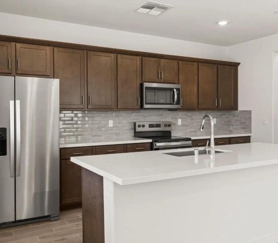 7 Holliston Ct, Sacramento, CA 95835