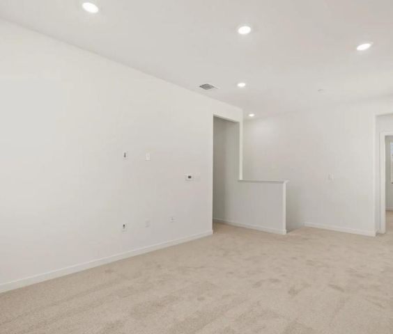 7 Holliston Ct, Sacramento, CA 95835