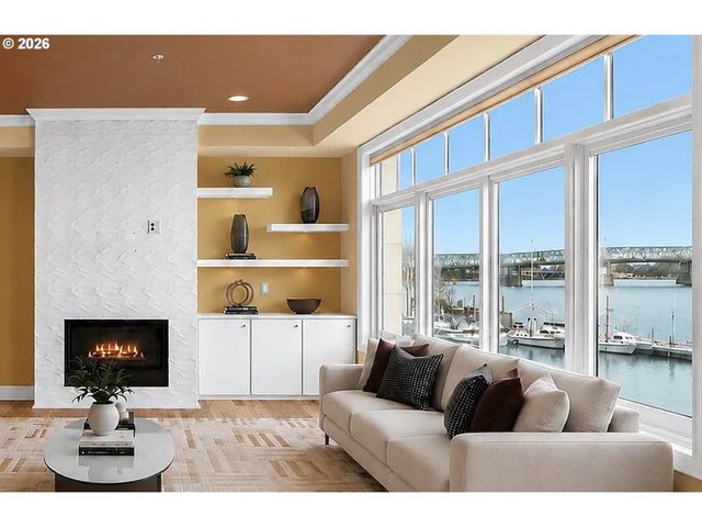 707 N HAYDEN ISLAND Dr 215, Portland, OR 97217
