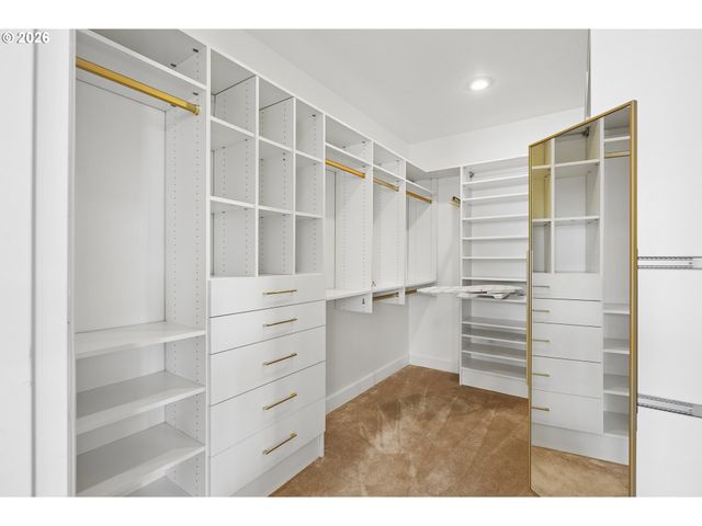 707 N HAYDEN ISLAND Dr 215, Portland, OR 97217