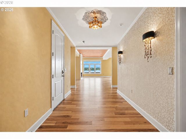 707 N HAYDEN ISLAND Dr 215, Portland, OR 97217
