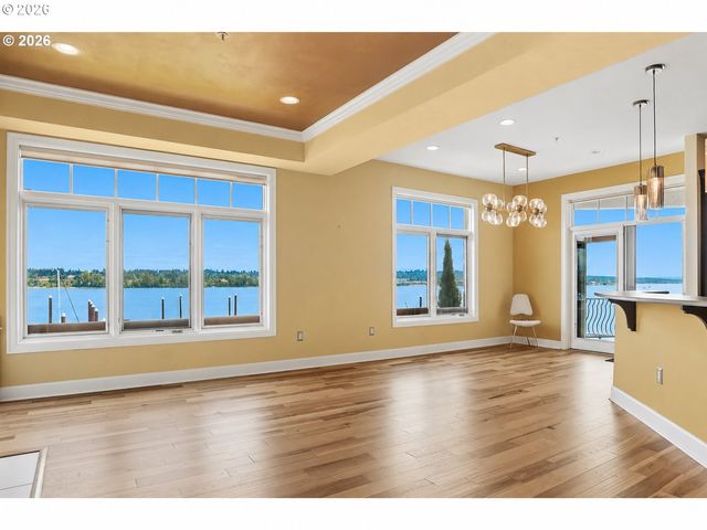 707 N HAYDEN ISLAND Dr 215, Portland, OR 97217
