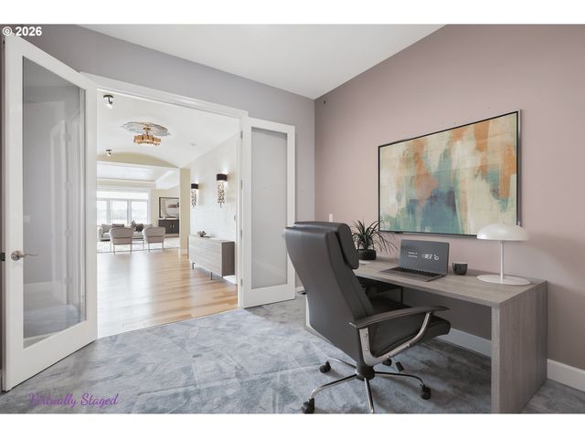 707 N HAYDEN ISLAND Dr 215, Portland, OR 97217