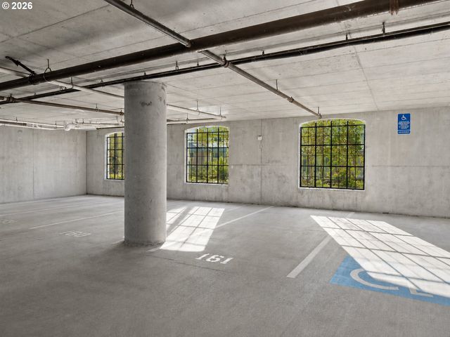 707 N HAYDEN ISLAND Dr 215, Portland, OR 97217