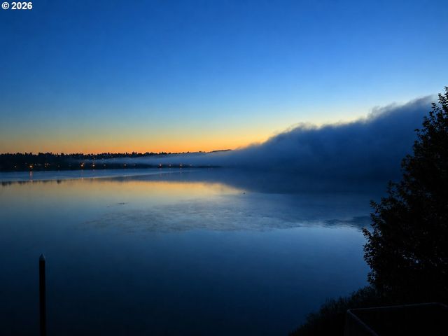 707 N HAYDEN ISLAND Dr 215, Portland, OR 97217