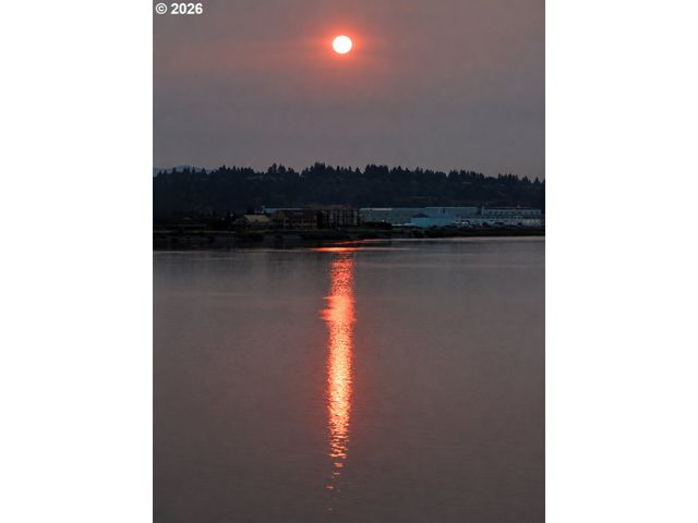 707 N HAYDEN ISLAND Dr 215, Portland, OR 97217