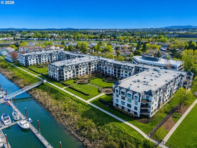 707 N HAYDEN ISLAND Dr 215, Portland, OR 97217