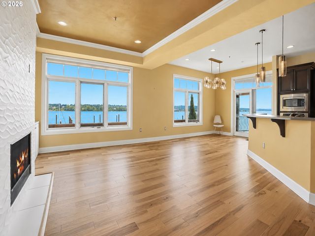 707 N HAYDEN ISLAND Dr 215, Portland, OR 97217