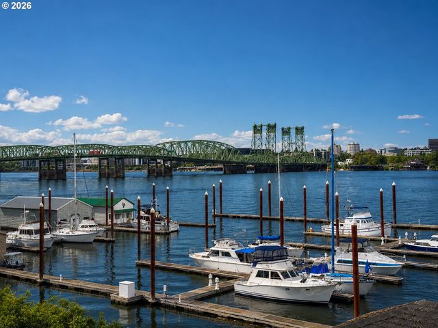 707 N HAYDEN ISLAND Dr 215, Portland, OR 97217
