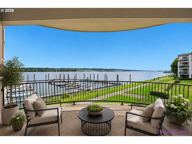 707 N HAYDEN ISLAND Dr 215, Portland, OR 97217