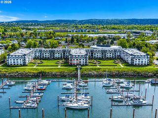 707 N HAYDEN ISLAND Dr 215, Portland, OR 97217