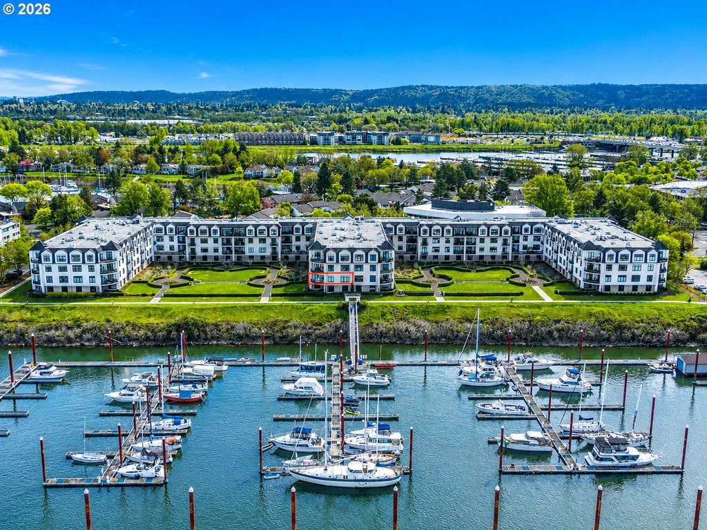 707 N HAYDEN ISLAND Dr 215, Portland, OR 97217