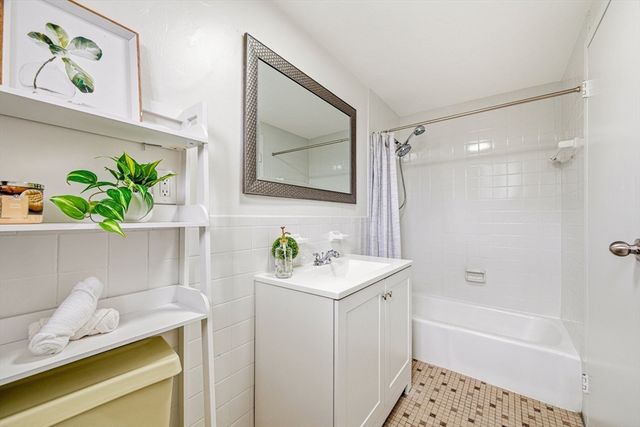 595 Revere Beach Pkwy 40, Revere, MA 02151