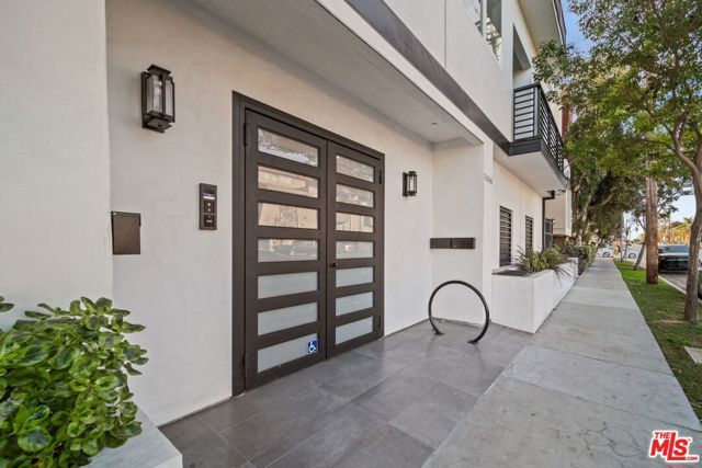 13846 Moorpark Street 101, Sherman Oaks, CA 91423