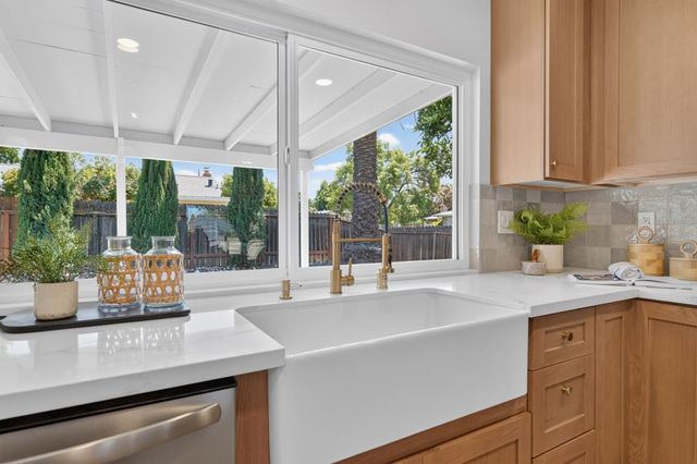 2724 Hyannis Way, Sacramento, CA 95827
