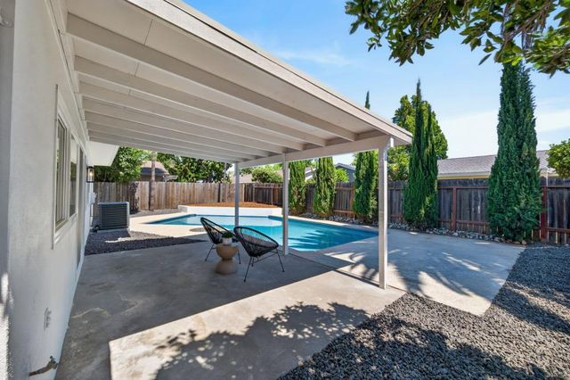 2724 Hyannis Way, Sacramento, CA 95827