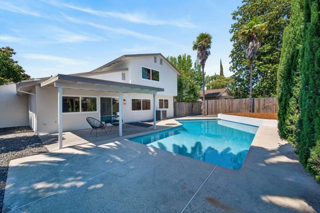 2724 Hyannis Way, Sacramento, CA 95827