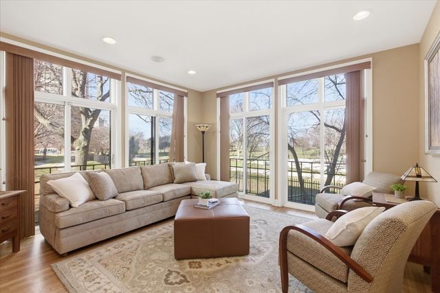 950 W Berwyn Avenue 9, Chicago, IL 60640