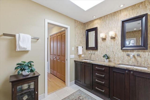 950 W Berwyn Avenue 9, Chicago, IL 60640