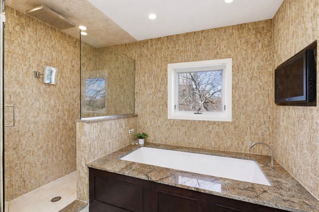 950 W Berwyn Avenue 9, Chicago, IL 60640