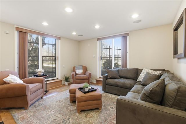 950 W Berwyn Avenue 9, Chicago, IL 60640