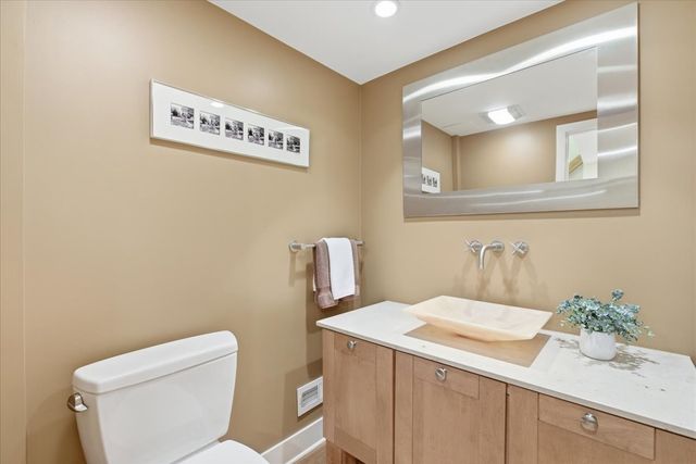 950 W Berwyn Avenue 9, Chicago, IL 60640